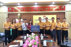 Các doanh nghiệp ủng hộ đồng bào vùng lũ 1 tỷ đồng