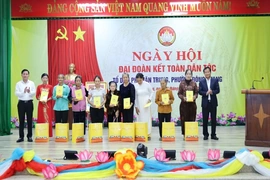 Phó Chủ tịch HĐND tỉnh Nguyễn Quang Hải dự Ngày hội Đại đoàn kết toàn dân tộc tại khu dân cư Văn Trung