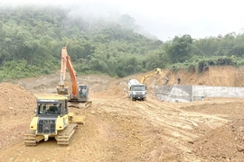 Khắc phục sạt lở đất, đá khu vực miền núi