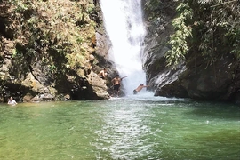 Khám phá thác Canh Mằng