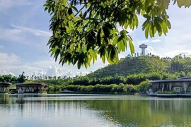 Du hành đến LAMORI – Nơi UFO soi bóng trên hồ Vua Lê