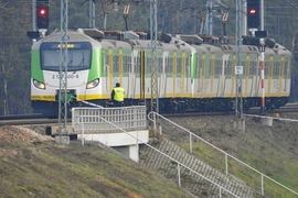 Ba Lan triển khai 10.000 binh sỹ sau vụ nổ đường sắt