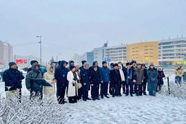 Đoàn đại biểu cấp cao tỉnh Thanh Hóa dâng hoa Lăng V.I.Lênin và Tượng đài Chủ tịch Hồ Chí Minh tại Liên bang Nga