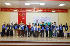 Hỗ trợ người dân xã Thanh Phong bị ảnh hưởng bởi bão số 10