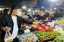 Chợ truyền thống “chuyển mình” trong nhịp sống hiện đại