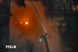 Vụ cháy chung cư ở Hong Kong: 44 người đã thiệt mạng, 3 nghi phạm bị bắt giữ