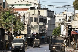 Israel bao vây thành phố bắc Bờ Tây, Hamas xem xét tái cơ cấu chính trị