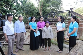 Hội LHPN tỉnh trao quà và “Mái ấm tình thương” cho phụ nữ, trẻ mồ côi khó khăn