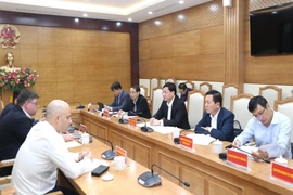 Phó Chủ tịch Thường trực UBND tỉnh Mai Xuân Liêm tiếp và làm việc với đoàn công tác Công ty AsterAuto Vietnam