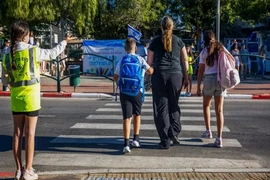 Israel cấm toàn bộ học sinh tiểu học sử dụng điện thoại từ năm 2026