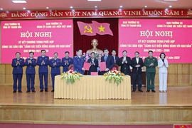 Ban Thường vụ Tỉnh ủy Thanh Hóa và Ban Thường vụ Đảng ủy Cảnh sát biển Việt Nam ký kết phối hợp trong công tác dân vận