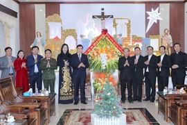 Chủ tịch UBND tỉnh Nguyễn Hoài Anh chúc mừng Tòa giám mục Thanh Hóa nhân dịp Lễ Giáng sinh 2025