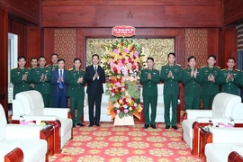 Phó Bí thư Thường trực Tỉnh ủy Nguyễn Hồng Phong thăm, chúc mừng Bộ Tư lệnh Quân khu 4