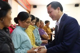 Trao tặng thẻ BHYT - Hành trình chia sẻ yêu thương,&nbsp;lan tỏa giá trị nhân văn