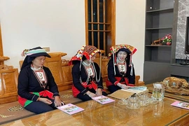 Người có uy tín vận động Nhân dân giữ gìn bản sắc văn hóa dân tộc