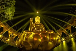 Tôn tượng Đức Phật Câu Na Hàm Mâu Ni trên đỉnh Bà Đen đón khách tham quan, chiêm bái kể từ 1/1/2026
