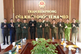 Giám đốc Công an tỉnh Thanh Hóa thăm, tặng quà Công an 6 xã biên giới giáp Lào