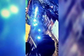 Súng nổ dữ dội gần dinh tổng thống Venezuela