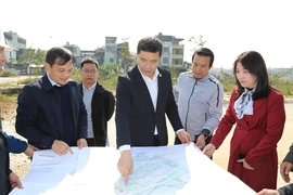 Phó Bí thư Thường trực Tỉnh ủy Nguyễn Hồng Phong kiểm tra thực địa một số dự án