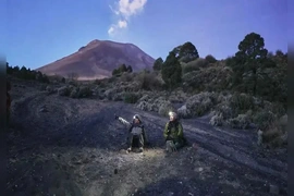 Núi lửa tại Indonesia phun trào 31 lần trong 6 giờ