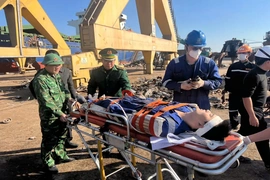 Phối hợp đưa thuyền viên nước ngoài bị tai nạn lao động đi cấp cứu