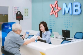 Từ hôm nay ngân hàng phải gặp mặt khách hàng khi cấp thẻ tín dụng