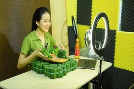 Tỉnh táo với bẫy quảng cáo trong livestream:&nbsp;Không để cảm xúc nhất thời&nbsp;hay hiệu ứng đám đông chi phối