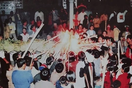 Tục đốt Đình Liệu đêm 30 Tết ở làng Động Bồng