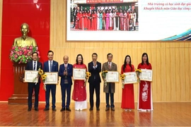 Xã Hậu Lộc khen thưởng học sinh đạt thành tích xuất sắc trong kỳ thi học sinh giỏi cấp tỉnh