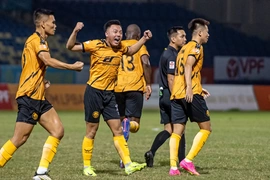 Thái Sơn nói lời tạm biệt đội bóng quê hương