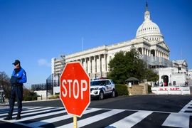 Thượng viện Mỹ thông qua gói chi tiêu 1.200 tỷ USD, chính phủ vẫn đối mặt đóng cửa ngắn hạn