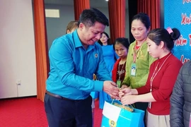 Chăm lo Tết cho đoàn viên, người lao động Công ty Giầy Annora Việt Nam