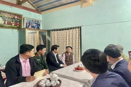 Phó Chủ tịch HĐND tỉnh&nbsp;Nguyễn Quang Hải thăm, chúc Tết các mẹ liệt sĩ và một số đơn vị