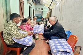 Tình người&nbsp;ở “xóm chạy thận”