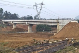 Đẩy nhanh tiến độ thi công Tiểu dự án đầu tư xây dựng công trình&nbsp;cải thiện cơ sở hạ tầng đô thị huyện Ngọc Lặc