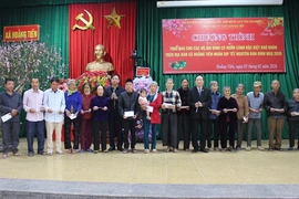 Hiệp hội Du lịch tỉnh Thanh Hóa trao quà “Tết vì người nghèo