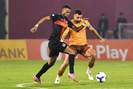 Ninh Bình thua trận thứ hai liên tiếp; Arsenal bứt tốc