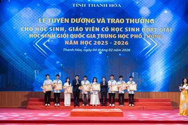 Tuyên dương, trao thưởng cho học sinh, giáo viên có học sinh đoạt giải học sinh giỏi Quốc gia THPT năm học 2025-2026