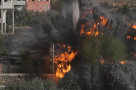 Israel không kích các địa điểm bị cho là kho vũ khí ngầm của Hezbollah tại Lebanon