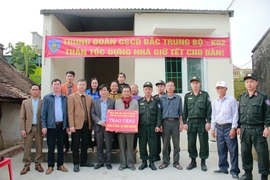 Bàn giao nhà “Chiến dịch Quang Trung” tại xã Hoằng Sơn