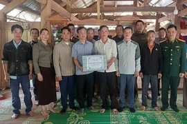 Chăm lo tết cho người nghèo ở xã biên giới Bát Mọt