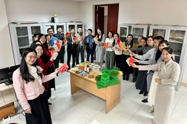 Lì xì đầu năm: Những chuyện cười ra nước mắt