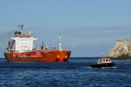 Mỹ gia hạn lệnh bắt giữ tàu đến Cuba thêm một năm