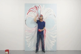 Danh họa Lee Kun-yong và hành trình 50 năm biến cơ thể thành nghệ thuật