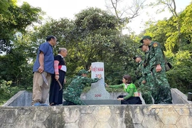 Chung sức bảo vệ đường biên,&nbsp;cột mốc ở xã vùng cao Nhi Sơn