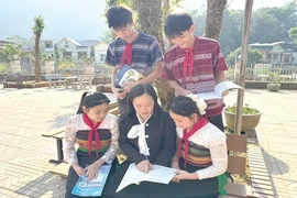 Cô giáo “truyền lửa” môn Ngữ văn&nbsp;cho học sinh vùng cao