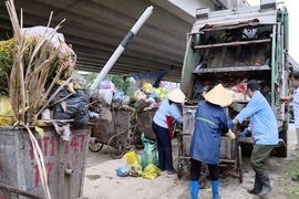 Khẩn trương giải quyết tình trạng ùn ứ rác thải cục bộ sau Tết