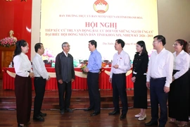 Chủ tịch UBND tỉnh Nguyễn Hoài Anh và các ứng cử viên đại biểu HĐND tỉnh tiếp xúc cử tri đơn vị bầu cử số 12