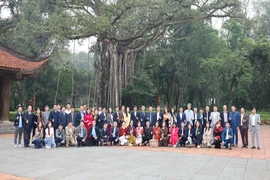 Hiệp hội Doanh nghiệp tỉnh dâng hương tại các di tích trọng điểm và gặp gỡ, giao lưu doanh nhân, doanh nghiệp