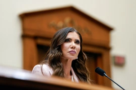 Tổng thống Mỹ bất ngờ sa thải Bộ trưởng An ninh Nội địa Kristi Noem